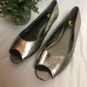 Impo Armenia Peep toe wedge. Size 9